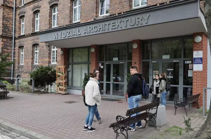 Wydział Architektury Politechniki Krakowskiej przy ul. Warszawskiej