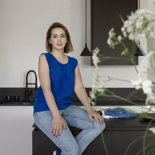 Wnętrze inspirowane kobaltem z obrazów Matisse’a