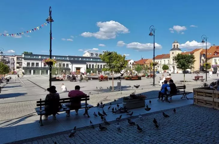 Jaka betonoza? Granitoza i małe klony! Stary Rynek w Łomży po rewaloryzacji