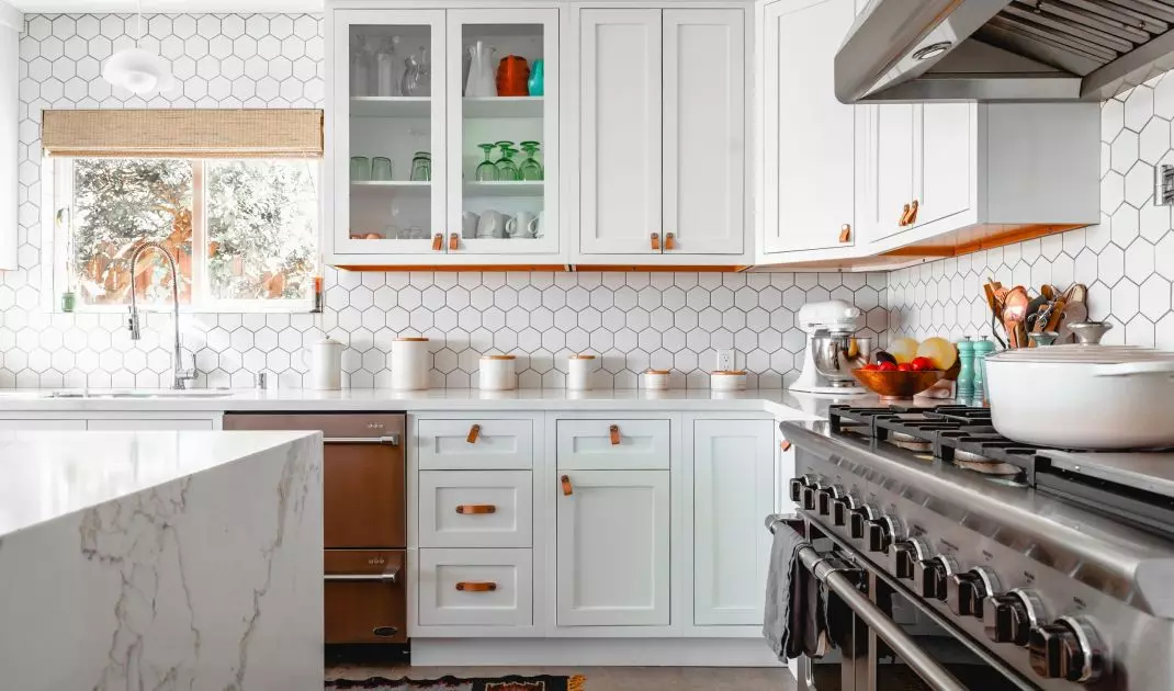 A new kitchen? There are a lot of important decisions ahead of you! Try to make every choice work out as well as possible. Do you already have a design for your dream kitchen furniture?