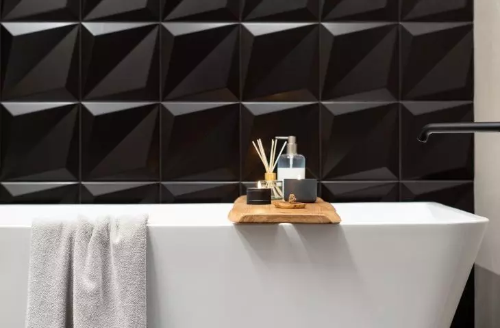 Korten and three-dimensional tiles. Raw bathroom design