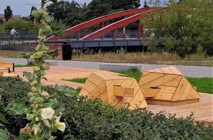 Błotna kuchnia z widokiem na katedrę. Rzeczny Ogród EkoEdukacji w Poznaniu