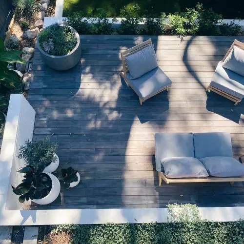 Nowe trendy w projektowaniu tarasów i patio: Tworzenie idealnego miejsca na relaks w letnich miesiącach