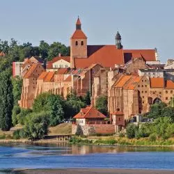 grudziądzkie spichrze — tak wielkie, że aż trudno zrobić im oddającą ich skalę fotografię