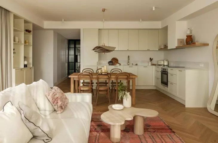 Beige apartment inspired by english style
