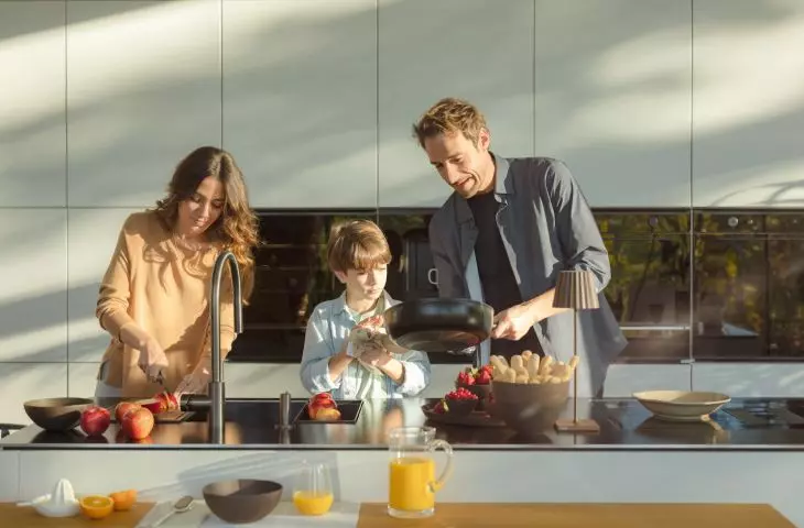 Immersed in black, the Mythos line of appliances from Franke
