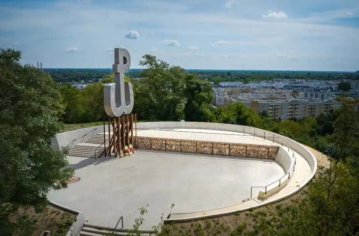 Crushed landscape - the park under the Warsaw Uprising Mound