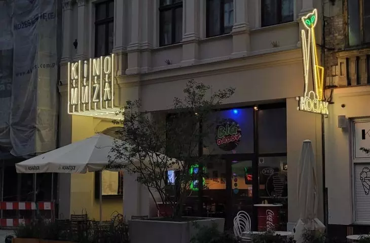 Powtórka z neonizacji? Dobry pomysł, kiepski konkurs