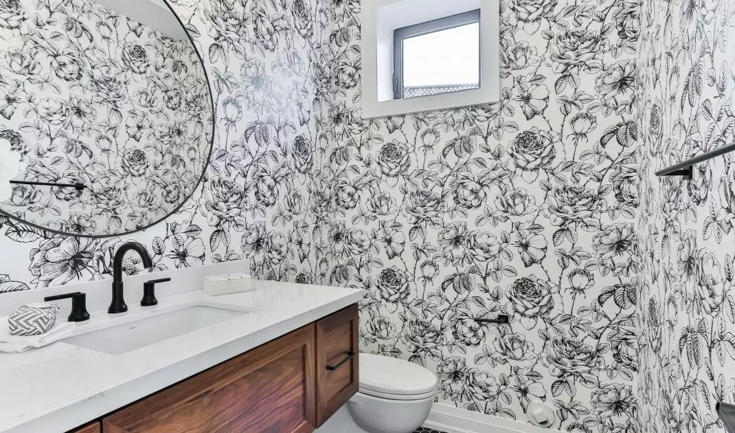 How not to decorate the interior?