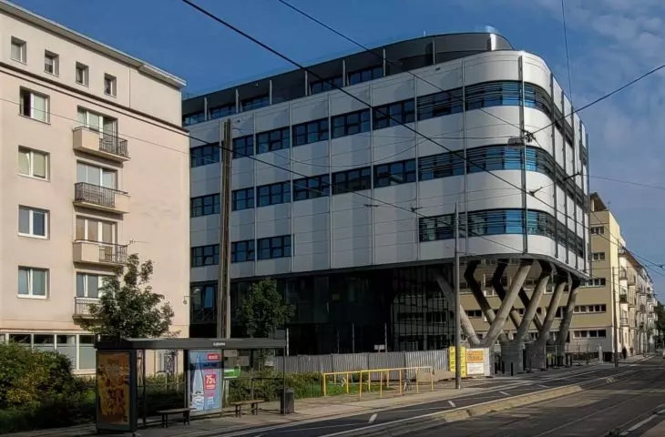 Nowe skrzydło, wielkie plany. Niełatwa rozbudowa szpitala onkologicznego