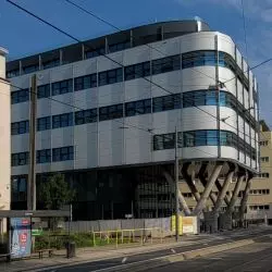 Nowe skrzydło Wielkopolskiego Centrum Onkologii przy ul. Strzeleckiej w Poznaniu, proj. Autorska Pracownia Architektury CAD