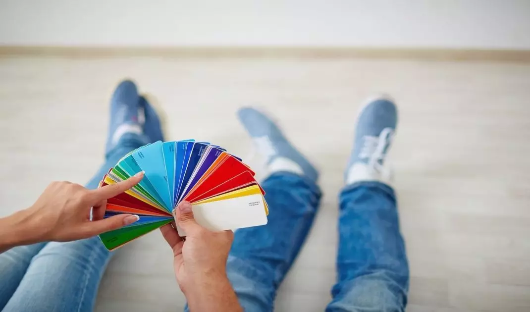 Choosing paint colors for rooms is key to feeling comfortable in your own home. There are different types of paint available on the market, so you can match them to your expectations