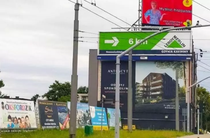 Lepiej późno niż wcale. Gdynia porządkuje reklamowy chaos i dołącza do Gdańska i Sopotu
