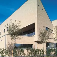 Elewacja z płytek i cegieł Lindebloem