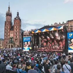 koncert na otwarcie kongresu OWHC na krakowskim Rynku