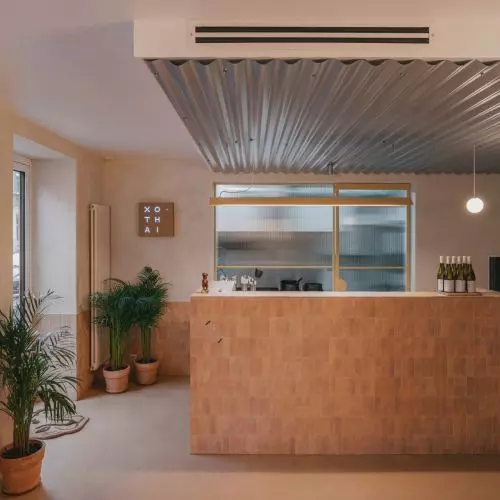 Spokój, minimalizm i prostota. Wnętrze tajskiej restauracji projektu em²