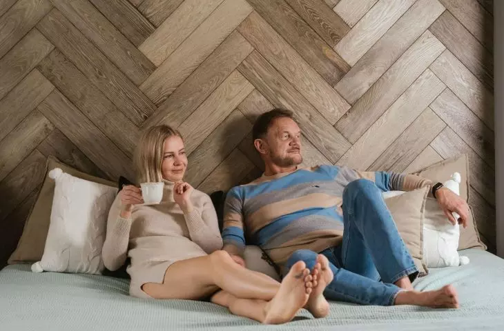 What does Edyta and Cezary Pazura's bedroom look like? The interior is filled with wood