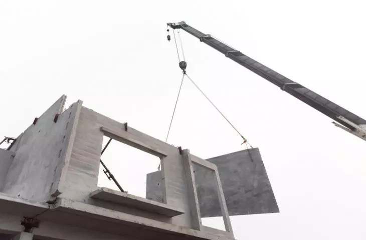 Prefabrykaty betonowe – rodzaje, zalety, wady, montaż