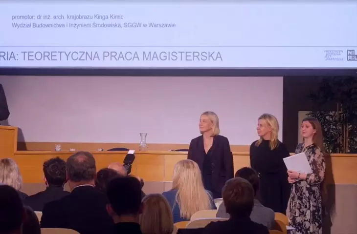 Wyróżnienie (ex aequo), kategoria teoretyczna
