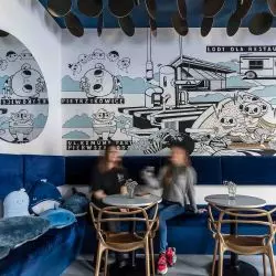 grafika, która znalazła się ścianie lodziarni, została zaprojektowana przez ilustratora Krzysztofa Gałka