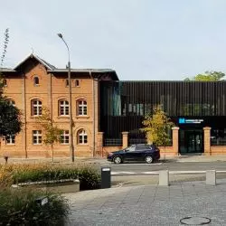 Rozbudowa Wyższej Szkoły Bankowej przy ul. Ratajczaka w Poznaniu, proj.: Front Architects
