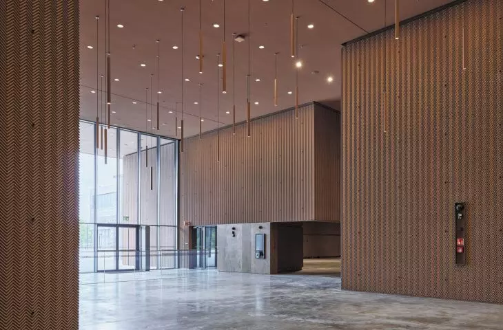 Polish Army Museum in Warsaw: concrete facade with character