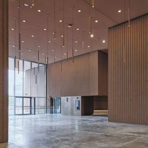 Polish Army Museum in Warsaw: concrete facade with character