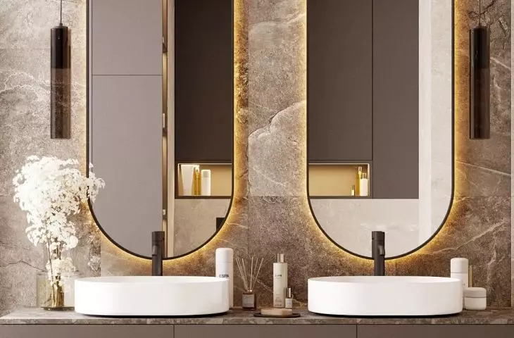 Bathroom in shades of gold and brown