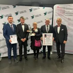 Podczas Gali dr hab. Klaudiusz Fross prof. PŚ wręczył również statuetkę BenchMan