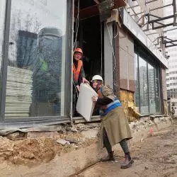 Odbiór materiałów z odzysku z budynku Atrium w Warszawie