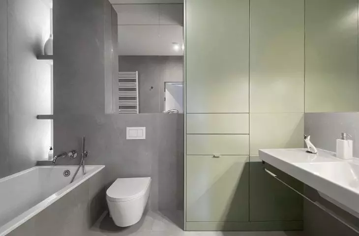 Bathroom with a hint of celadon