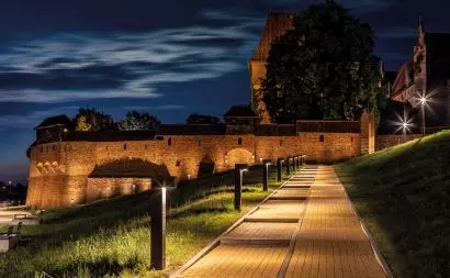 Iluminacja murów Zamku w Malborku oraz strefa bulwaru nad rzeką Nogat