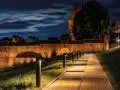 Iluminacja murów Zamku w Malborku oraz strefa bulwaru nad rzeką Nogat
