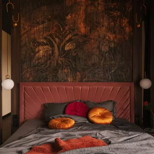 Ciemna, lecz przytulna. Sypialnia w stylu art déco