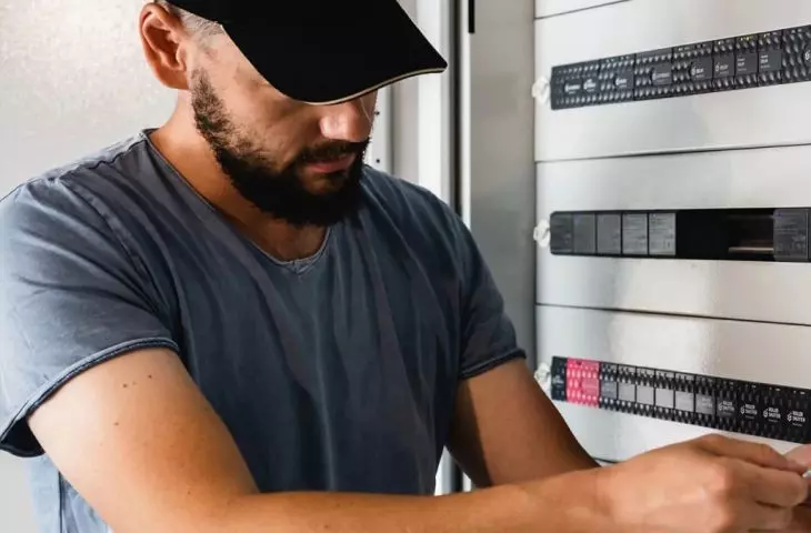 Zostań Certyfikowanym Instalatorem Grenton i instaluj rozwiązania automatyki domowej