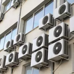 elewacja z agregatami zewnętrznymi klimatyzacji split