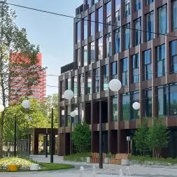 Przykład zastosowania farb proszkowych IGP — budynek E Nowy Rynek, Poznań