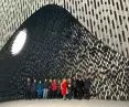 Uczestnicy wyjazdu w pawilonie projektu pracowni Adjaye Associates w Arsenale