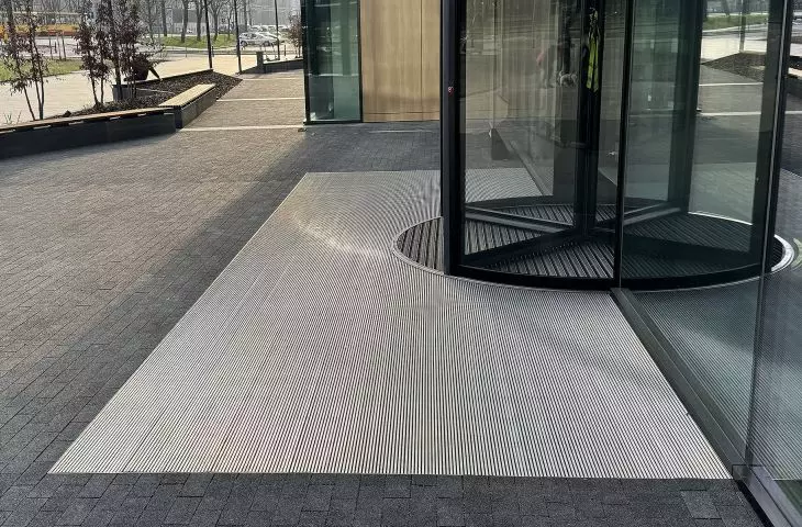Wycieraczki obiektowe od Unimat – niebanalne rozwiązanie w zakresie utrzymania czystości