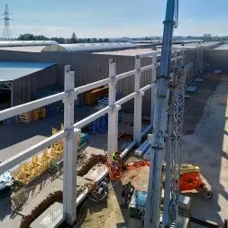 Montaż słupów prefabrykowanych
