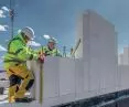 A two-man brigade of fitters together with a crane operator for 8 hours is able to erect up to 150 m² of partitions in the SWE panel system