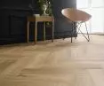Herringbone Dryback od marki Arbiton, to panele, które zapewniają cichą, ciepłą podłogę bez dodatkowych pielęgnacyjnych zabiegów