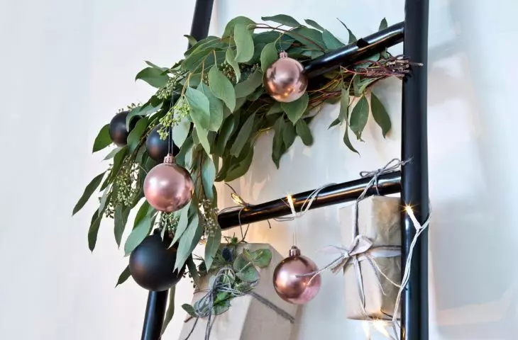 Christmas ornaments not only for the tree. 5 ways to make original Christmas decorations