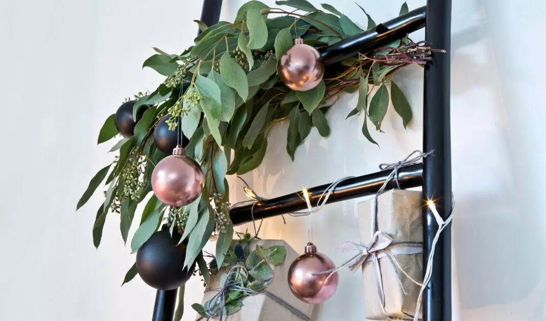Original decorations made of baubles