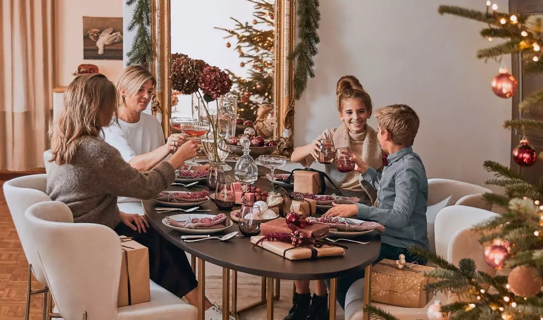 Christmas Eve table decoration