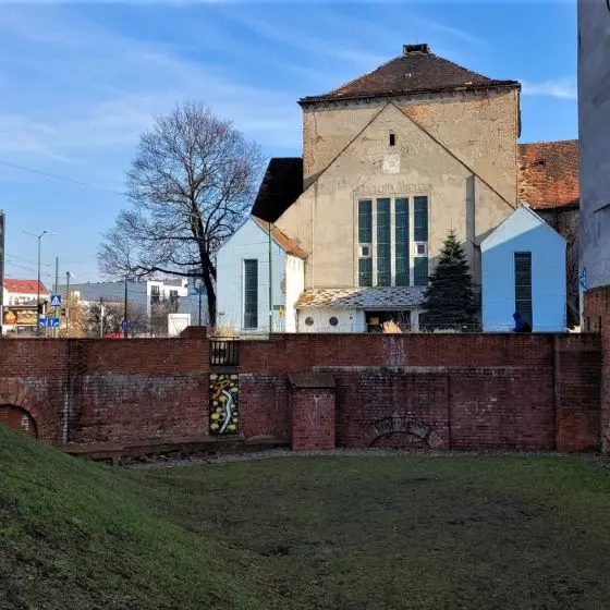 Dawna synagoga w Poznaniu, róg ulic Wronieckiej i Stawnej, stan z początku 2023 roku