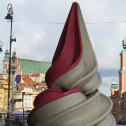 Reklama lodów na pl. Zamkowym