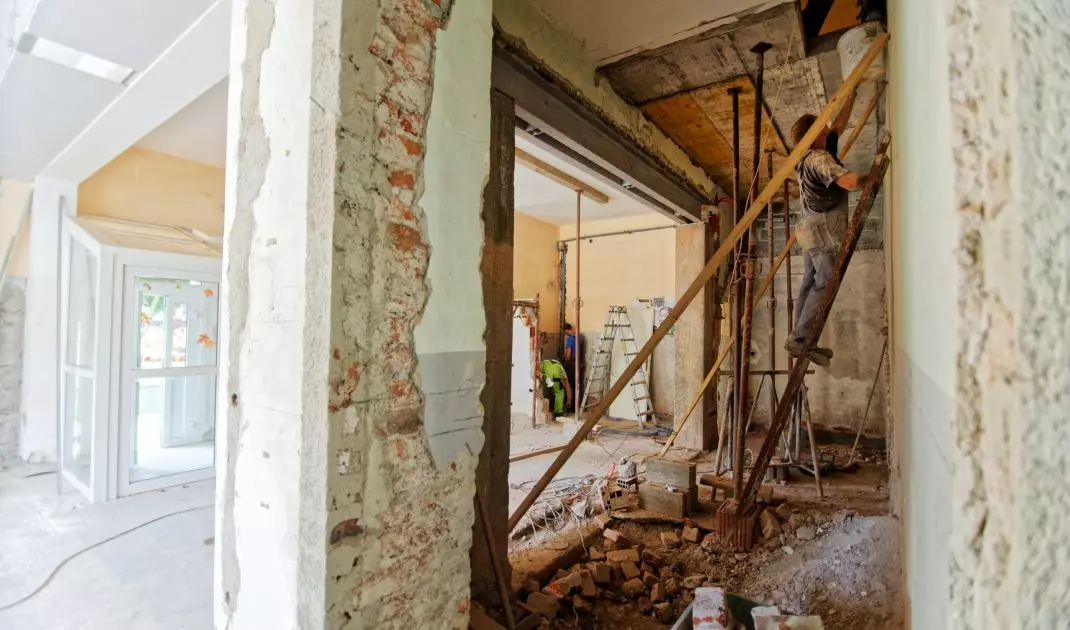 Most of the renovation work inside the building can be carried out in winter