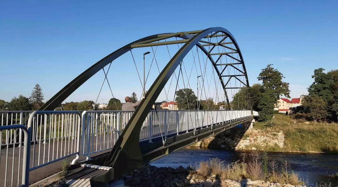 kładka dla pieszych i rowerzystów nad rzeką Biała Głuchołaska