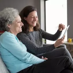 Inteligentne rozwiązania w opiece nad seniorami
